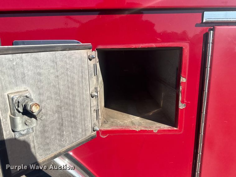 image for item EG1993 1993 Pierce Manufacturing pumper fire truck