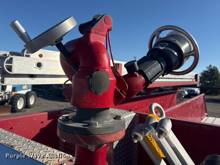 image for item EG1993 1993 Pierce Manufacturing pumper fire truck