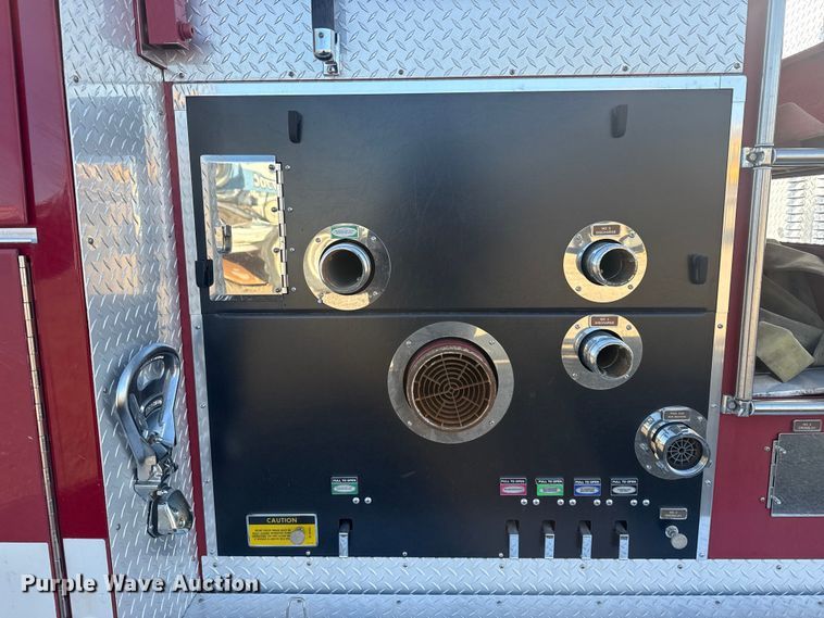 image for item EG1993 1993 Pierce Manufacturing pumper fire truck