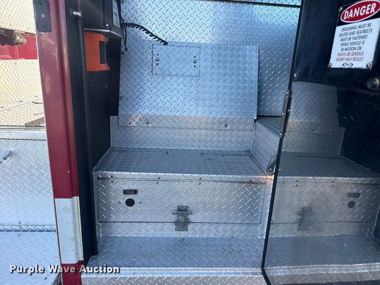 image for item EG1993 1993 Pierce Manufacturing pumper fire truck