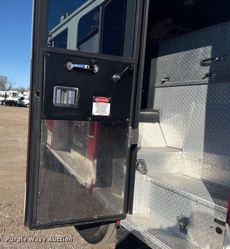 image for item EG1993 1993 Pierce Manufacturing pumper fire truck