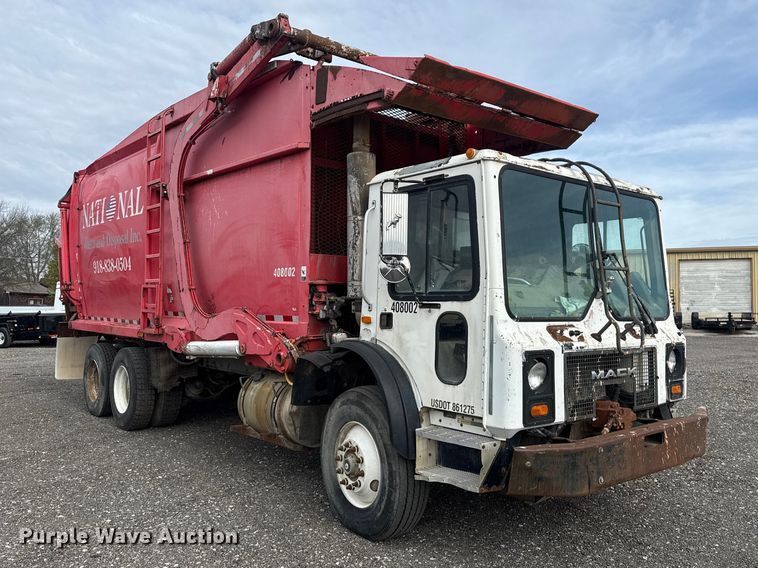 image for item EG8879 2005 Mack MR refuse truck