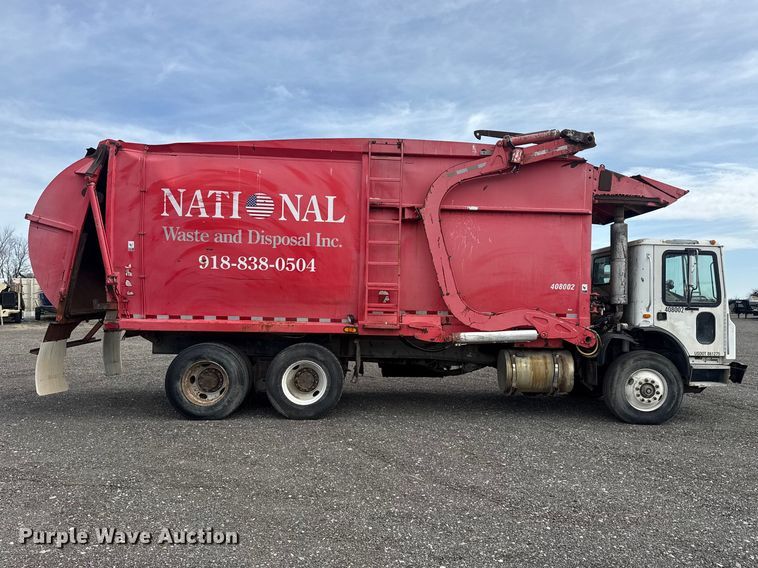 image for item EG8879 2005 Mack MR refuse truck