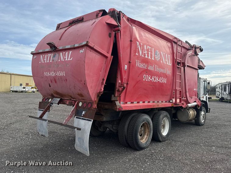 image for item EG8879 2005 Mack MR refuse truck