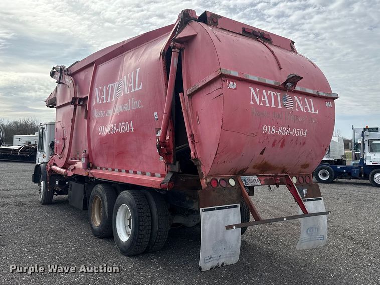 image for item EG8879 2005 Mack MR refuse truck