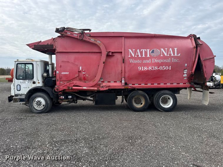 image for item EG8879 2005 Mack MR refuse truck