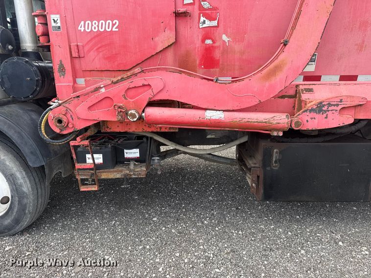 image for item EG8879 2005 Mack MR refuse truck