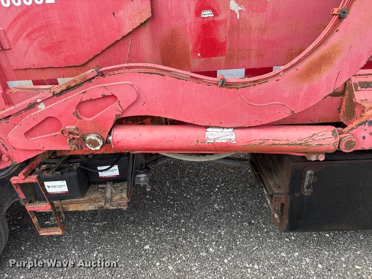 image for item EG8879 2005 Mack MR refuse truck