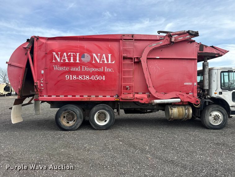 image for item EG8879 2005 Mack MR refuse truck
