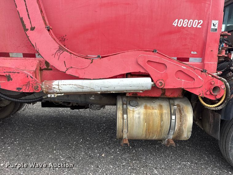 image for item EG8879 2005 Mack MR refuse truck