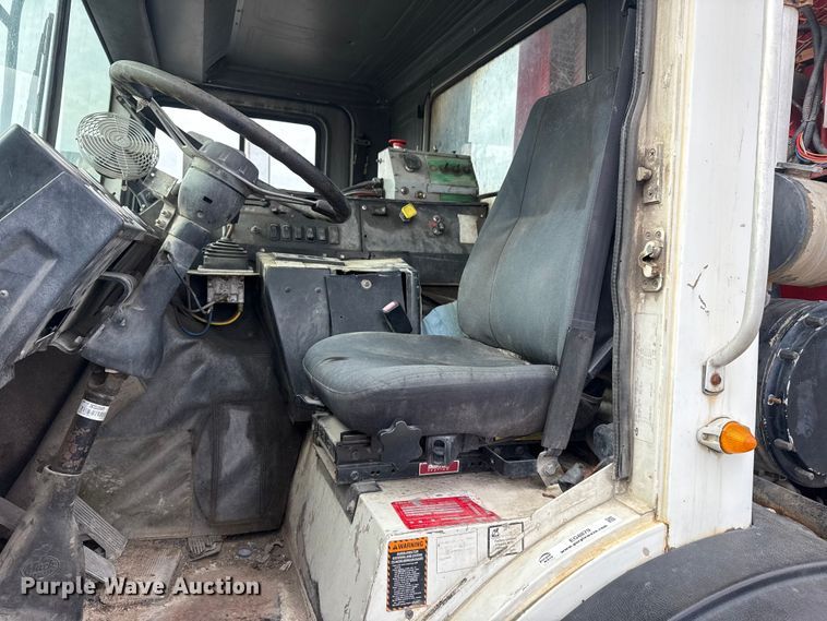 image for item EG8879 2005 Mack MR refuse truck