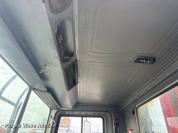 image for item EG8879 2005 Mack MR refuse truck