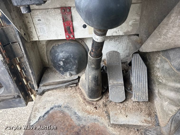 image for item EG8879 2005 Mack MR refuse truck