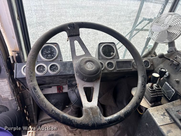 image for item EG8879 2005 Mack MR refuse truck