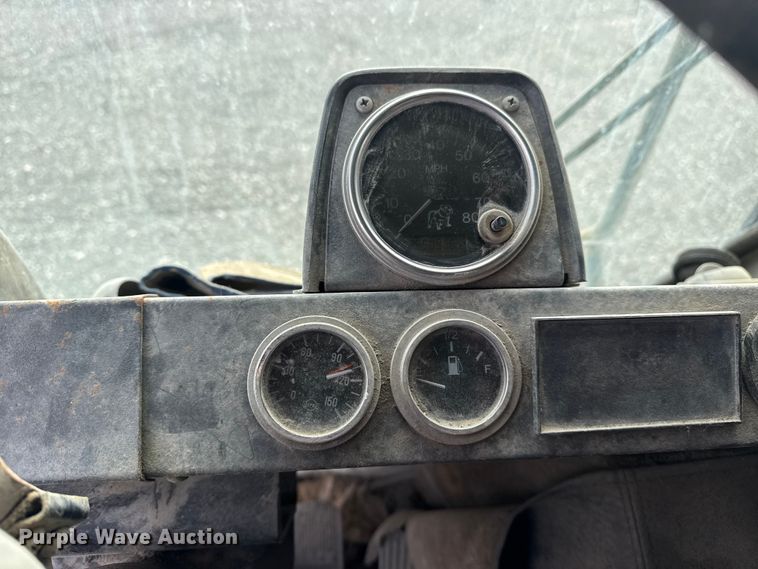 image for item EG8879 2005 Mack MR refuse truck