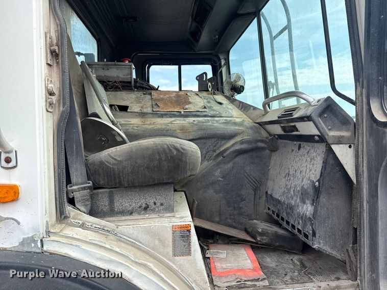 image for item EG8879 2005 Mack MR refuse truck
