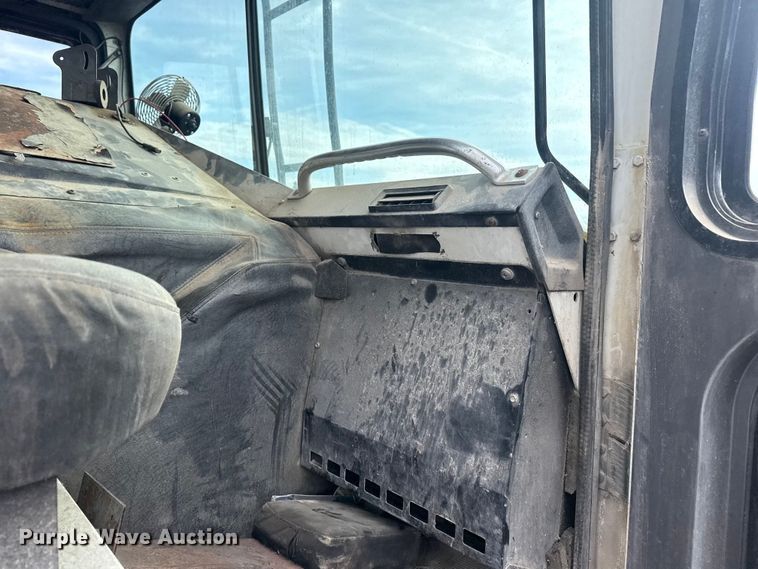 image for item EG8879 2005 Mack MR refuse truck