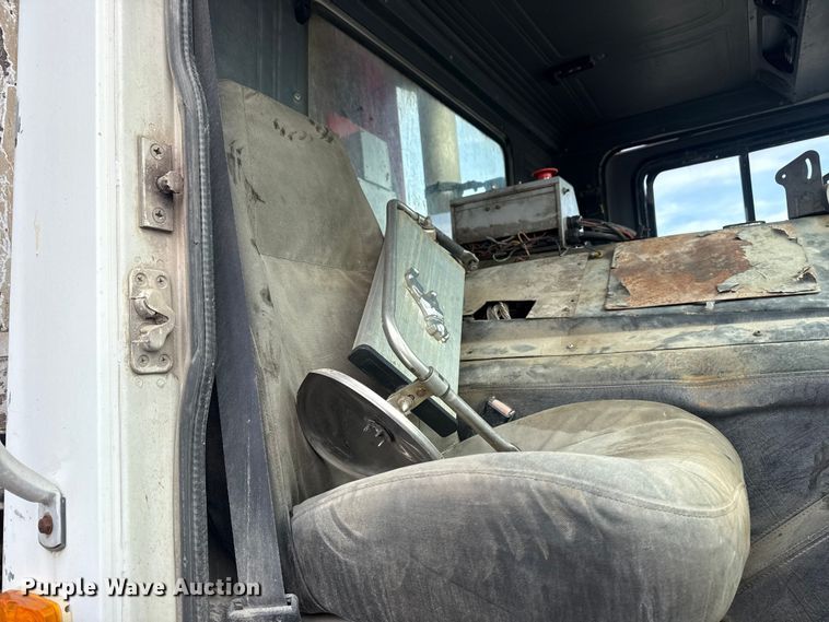 image for item EG8879 2005 Mack MR refuse truck