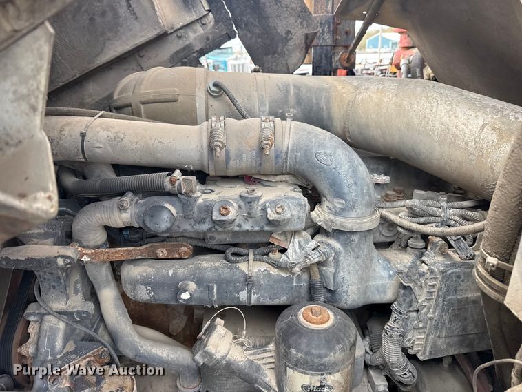 image for item EG8879 2005 Mack MR refuse truck
