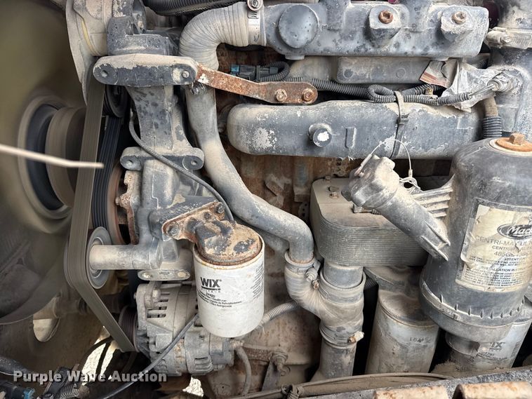 image for item EG8879 2005 Mack MR refuse truck
