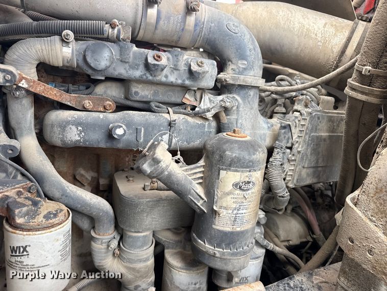 image for item EG8879 2005 Mack MR refuse truck
