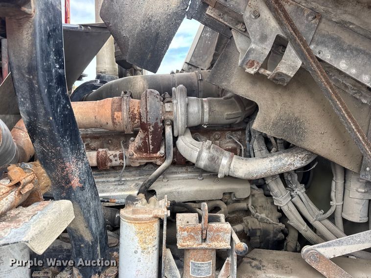 image for item EG8879 2005 Mack MR refuse truck