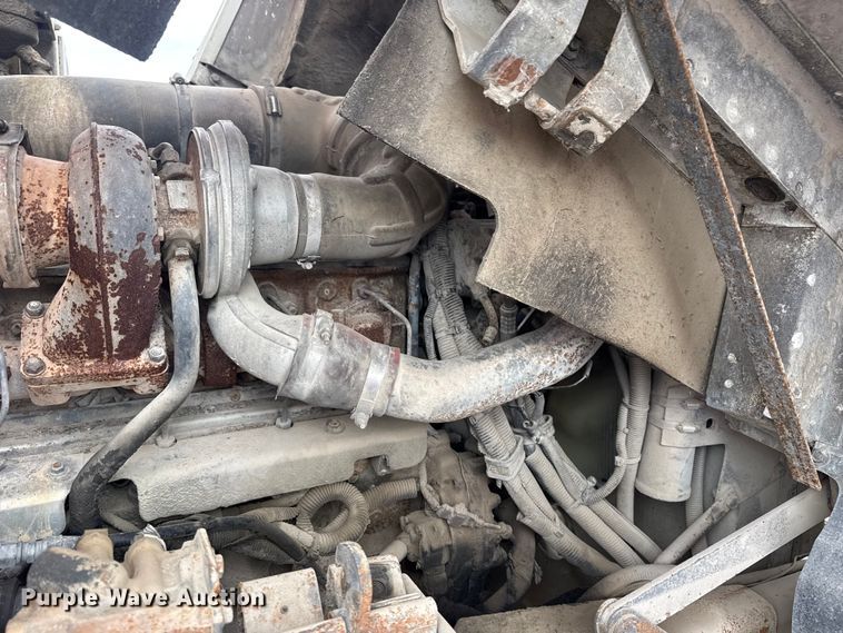 image for item EG8879 2005 Mack MR refuse truck
