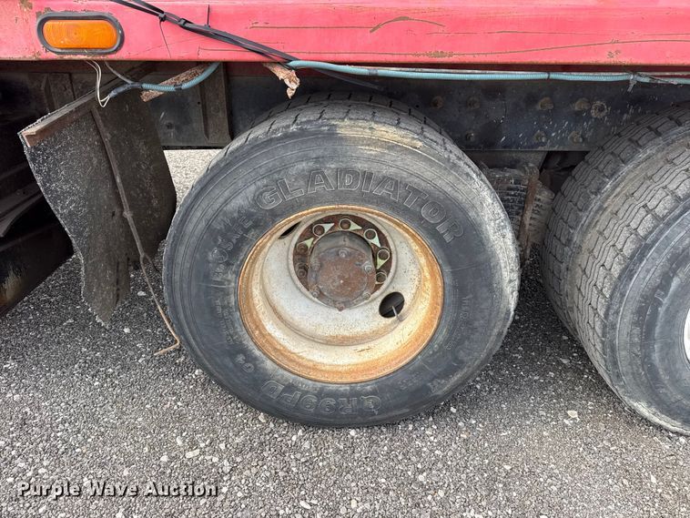 image for item EG8879 2005 Mack MR refuse truck