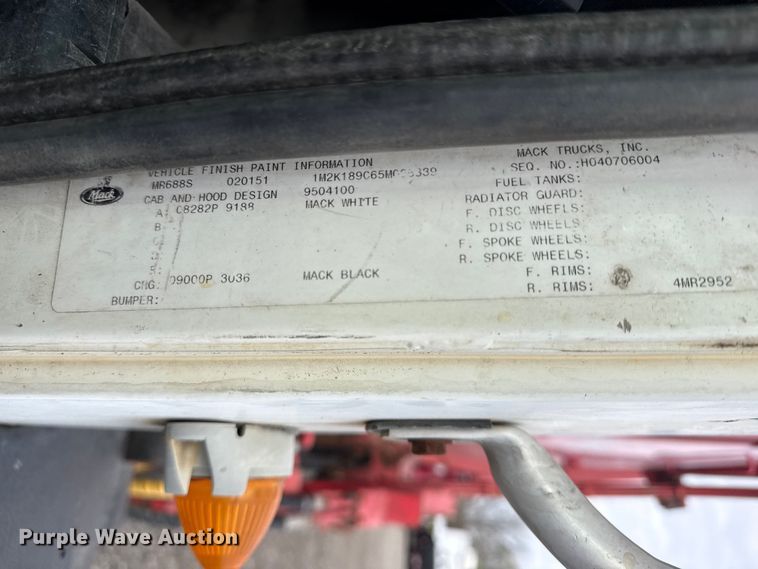 image for item EG8879 2005 Mack MR refuse truck