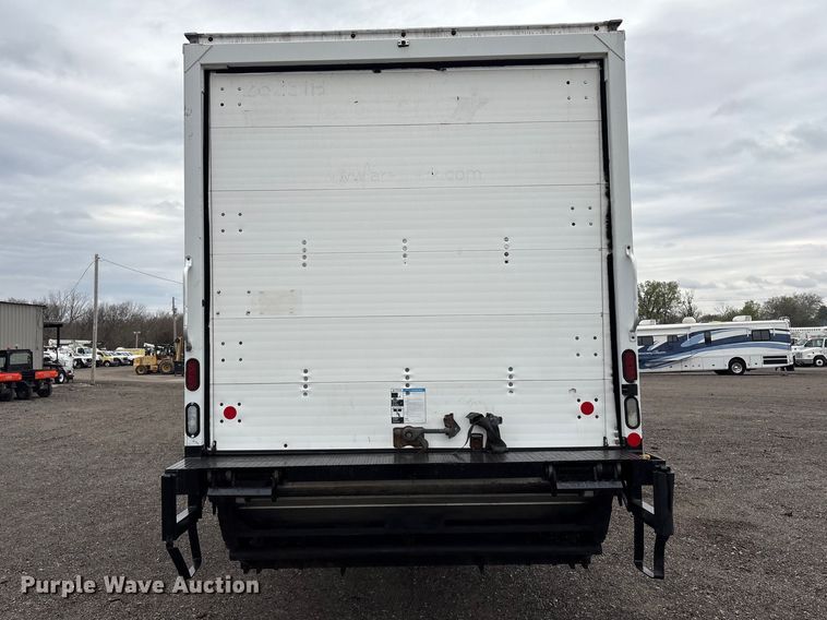 image for item EG8922 2016 Ford F650 box truck