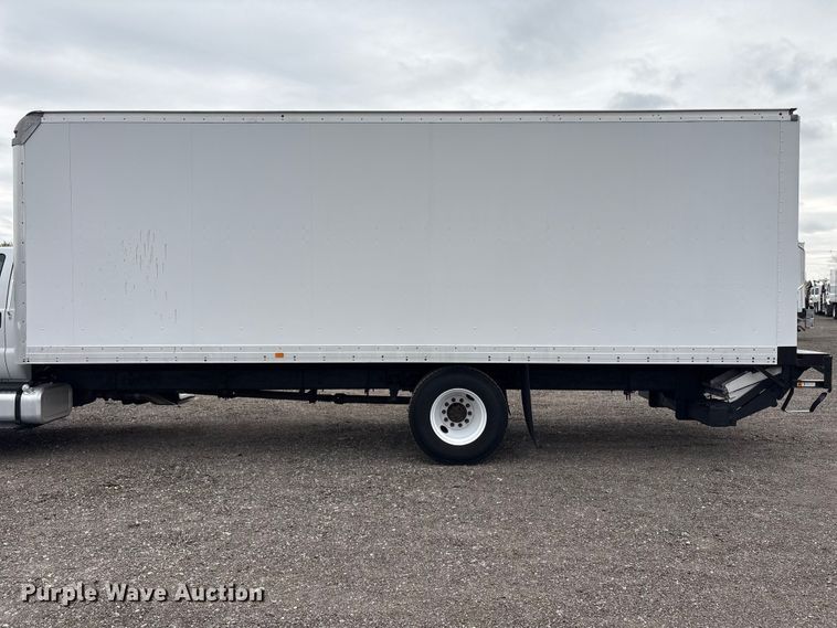 image for item EG8922 2016 Ford F650 box truck