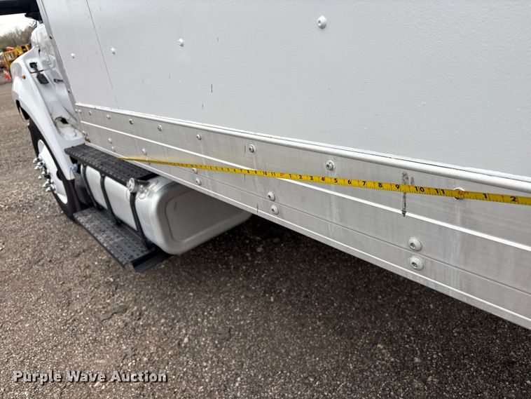 image for item EG8922 2016 Ford F650 box truck