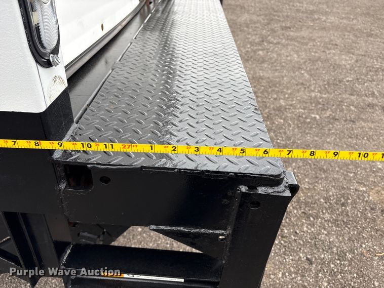 image for item EG8922 2016 Ford F650 box truck