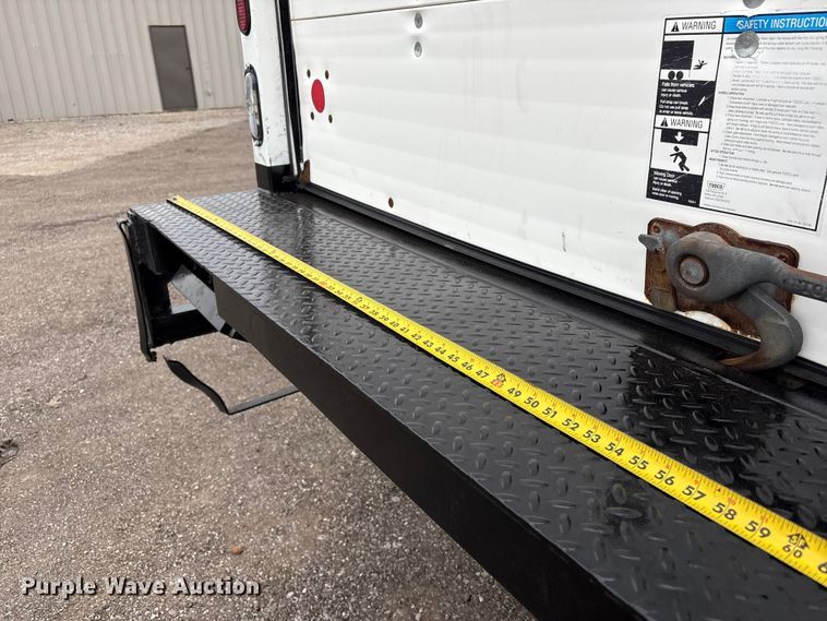 image for item EG8922 2016 Ford F650 box truck