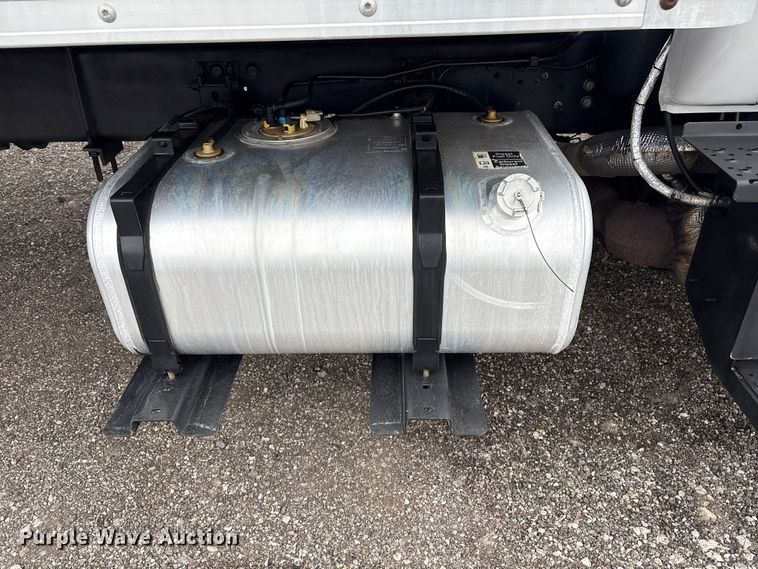 image for item EG8922 2016 Ford F650 box truck