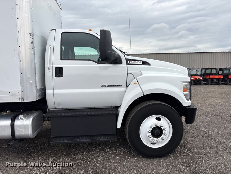image for item EG8922 2016 Ford F650 box truck
