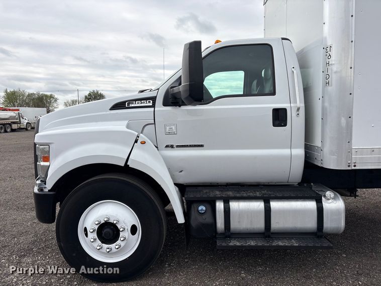image for item EG8922 2016 Ford F650 box truck
