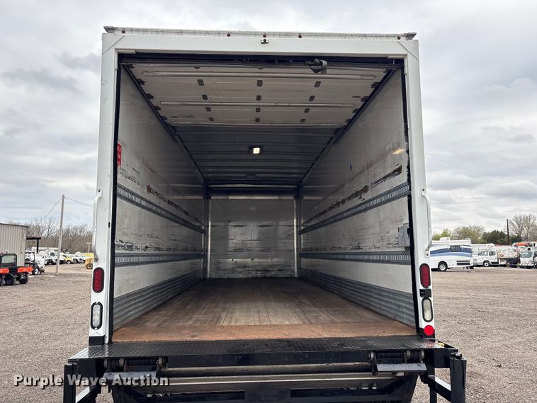 image for item EG8922 2016 Ford F650 box truck