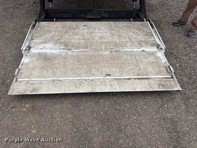 image for item EG8922 2016 Ford F650 box truck