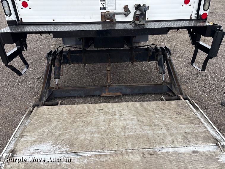 image for item EG8922 2016 Ford F650 box truck