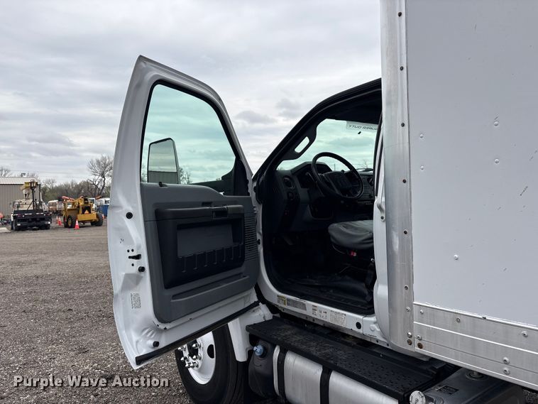 image for item EG8922 2016 Ford F650 box truck