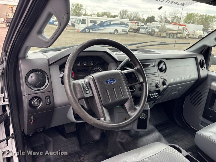 image for item EG8922 2016 Ford F650 box truck