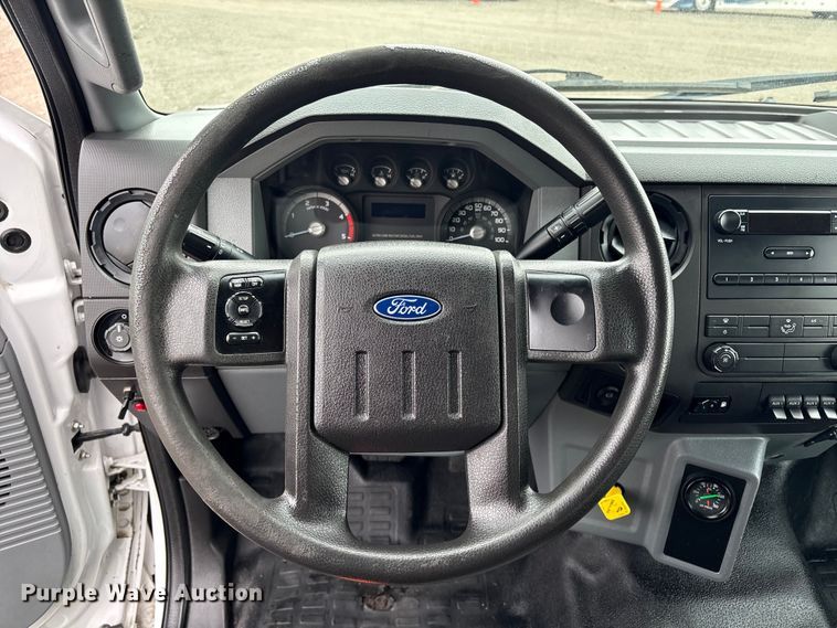 image for item EG8922 2016 Ford F650 box truck