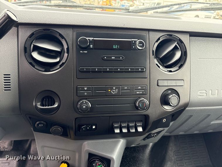 image for item EG8922 2016 Ford F650 box truck
