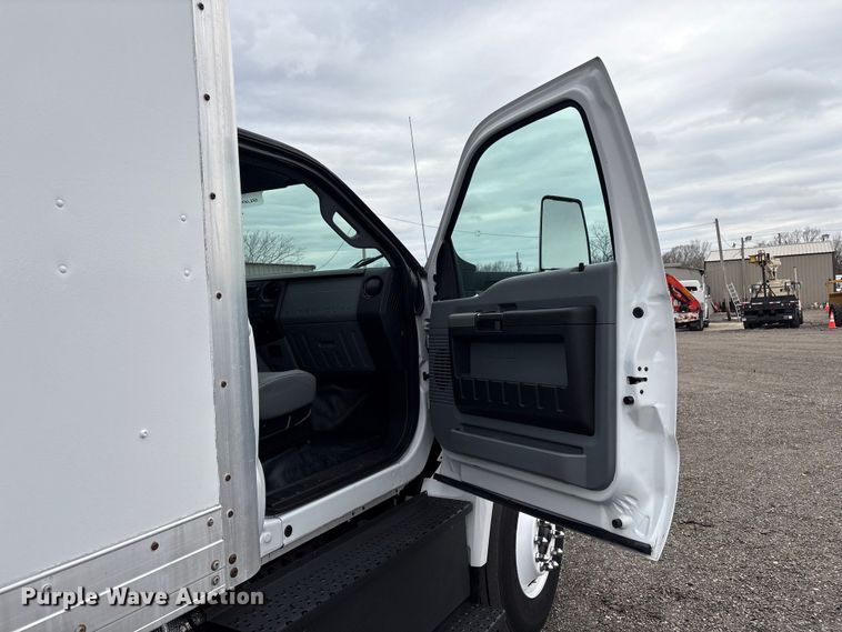 image for item EG8922 2016 Ford F650 box truck