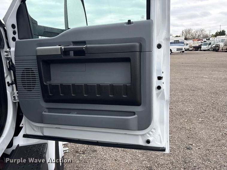 image for item EG8922 2016 Ford F650 box truck