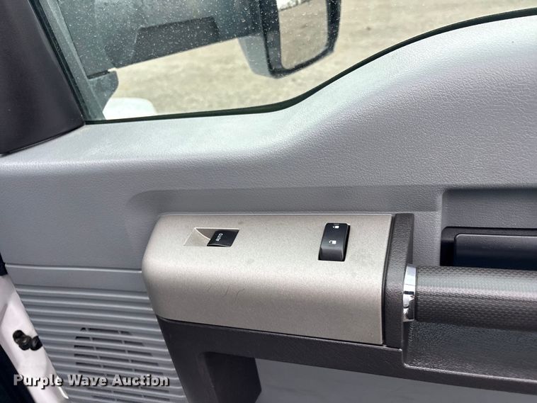 image for item EG8922 2016 Ford F650 box truck