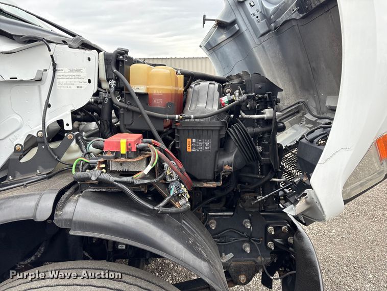 image for item EG8922 2016 Ford F650 box truck