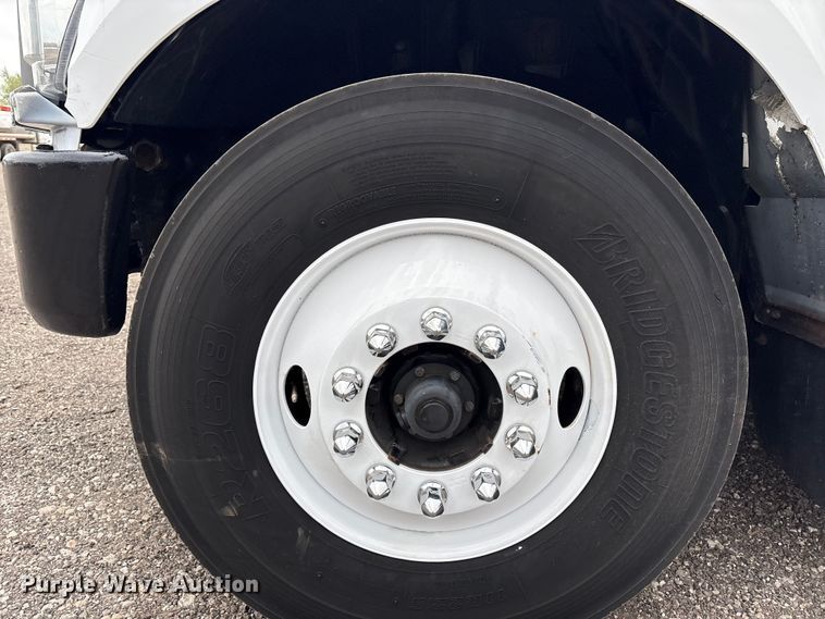 image for item EG8922 2016 Ford F650 box truck