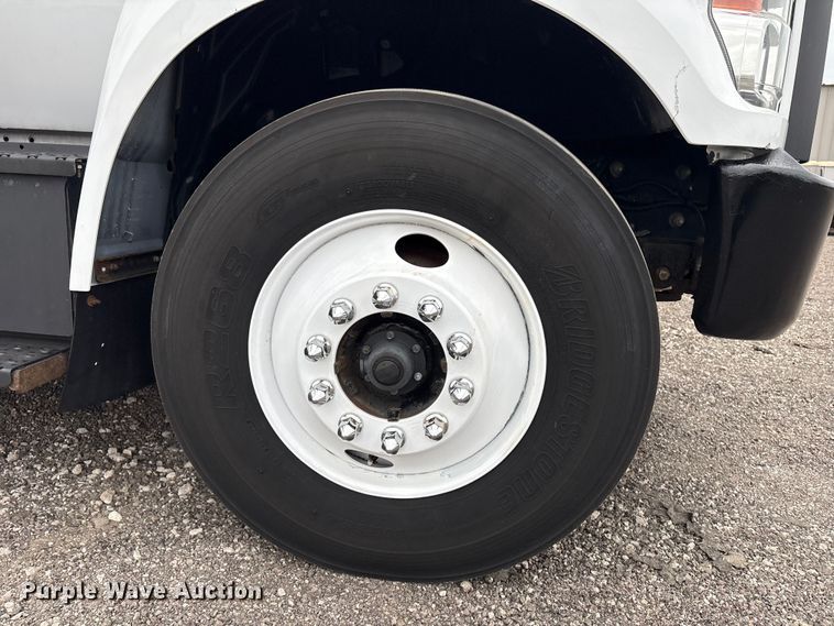 image for item EG8922 2016 Ford F650 box truck